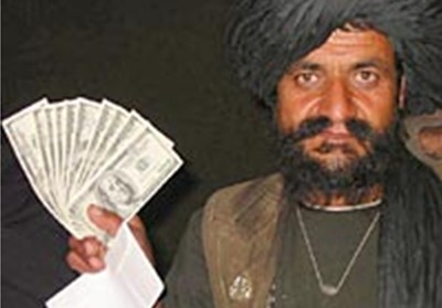 Bari Gul with his ten $100 bills