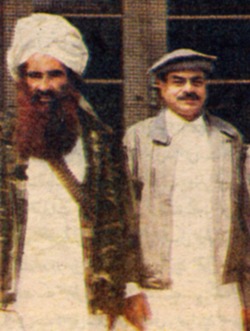 Jalaluddin Haqqani with Hamid Gul
