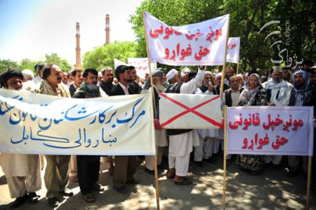 Protesters in Kabul protest against powerful people grabbing their land