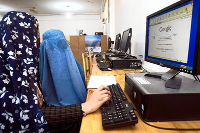 Women using Internet in Afghanistan