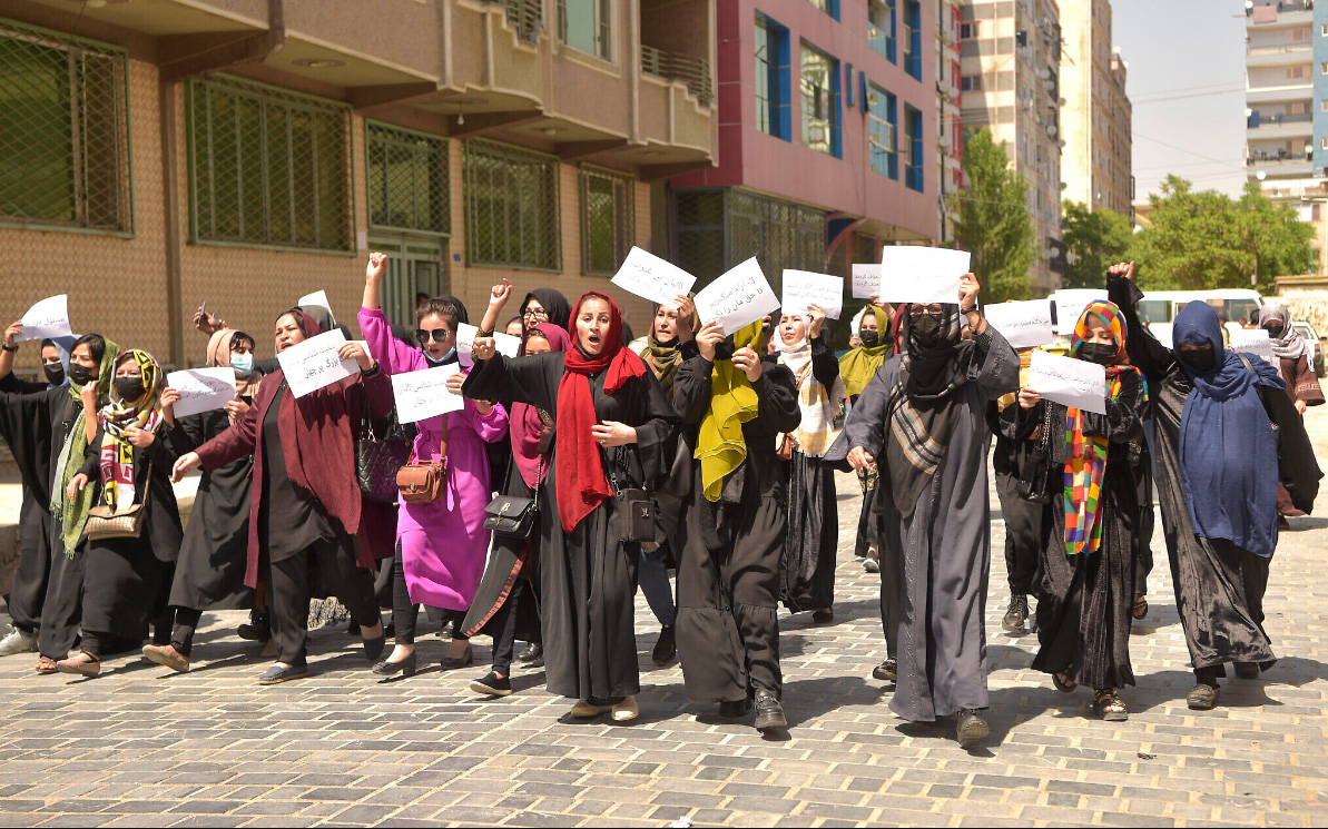 women_protest_against_recognizing_taliban